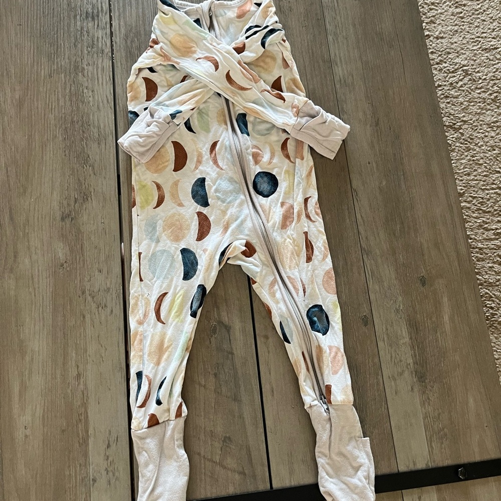 Neutral moon phases little sleepies in play condition